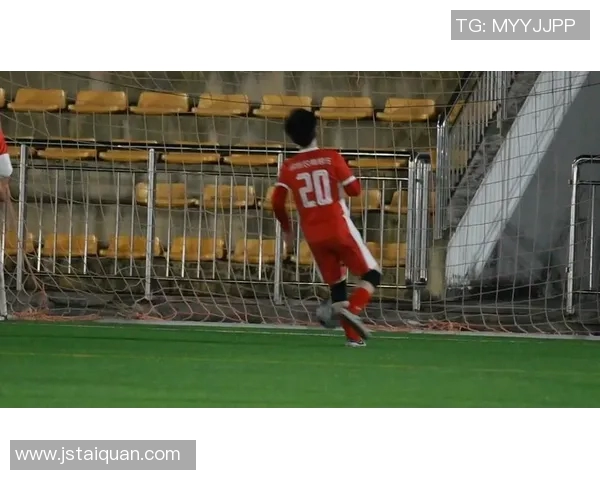 足球明星精彩瞬间踢门动作集锦高清图片分享