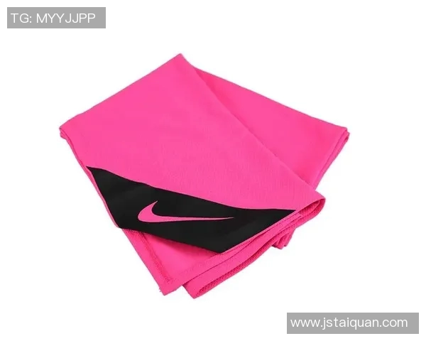 足球明星浴巾造型高清图片大赏展现运动魅力与时尚风采